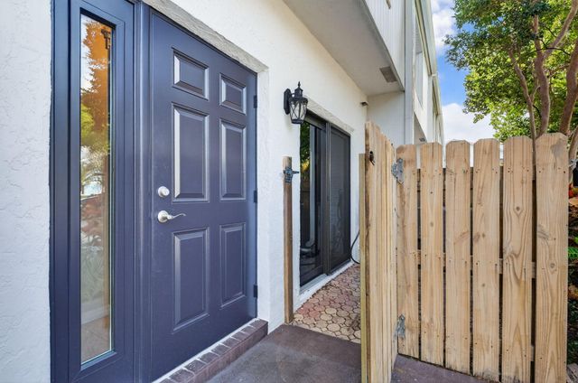 2140 NE 44th Street, Lighthouse Point, FL 33064