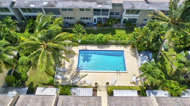 2140 NE 44th Street, Lighthouse Point, FL 33064
