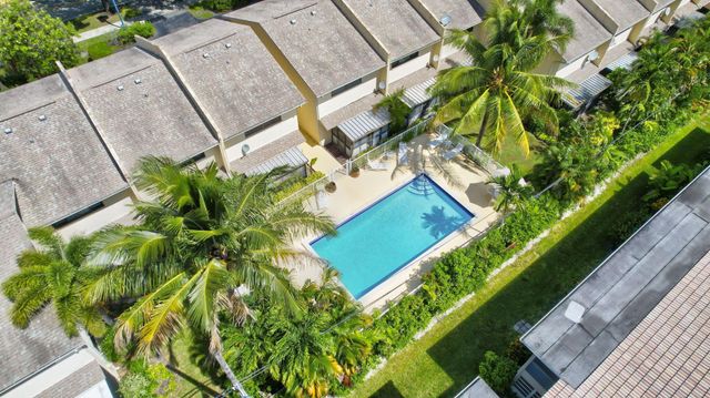 2140 NE 44th Street, Lighthouse Point, FL 33064