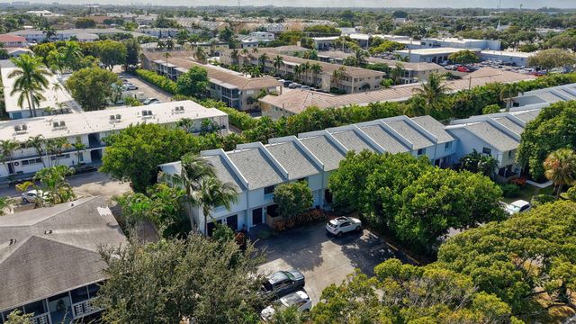 2140 NE 44th Street, Lighthouse Point, FL 33064