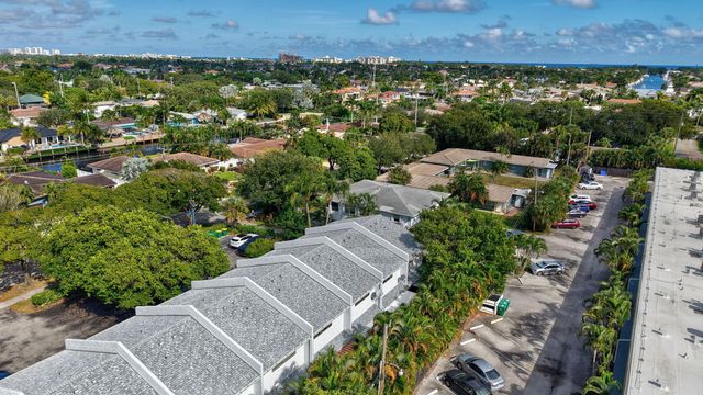 2140 NE 44th Street, Lighthouse Point, FL 33064