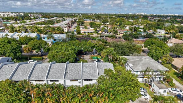 2140 NE 44th Street, Lighthouse Point, FL 33064