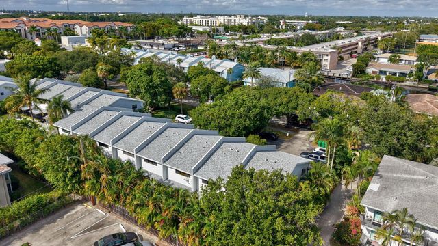 2140 NE 44th Street, Lighthouse Point, FL 33064