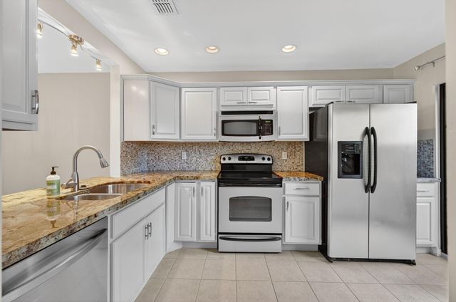 2140 NE 44th Street, Lighthouse Point, FL 33064