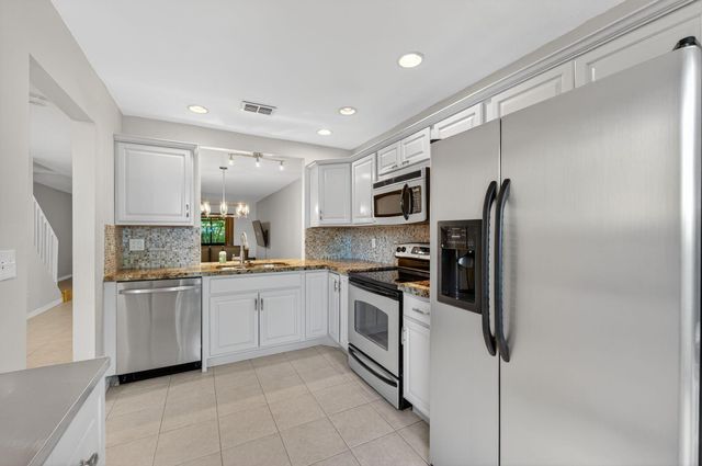 2140 NE 44th Street, Lighthouse Point, FL 33064