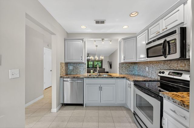 2140 NE 44th Street, Lighthouse Point, FL 33064