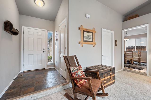 2560 NE 5th Street, Redmond, OR 97756