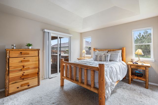 2560 NE 5th Street, Redmond, OR 97756