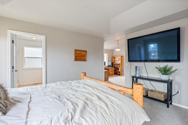 2560 NE 5th Street, Redmond, OR 97756