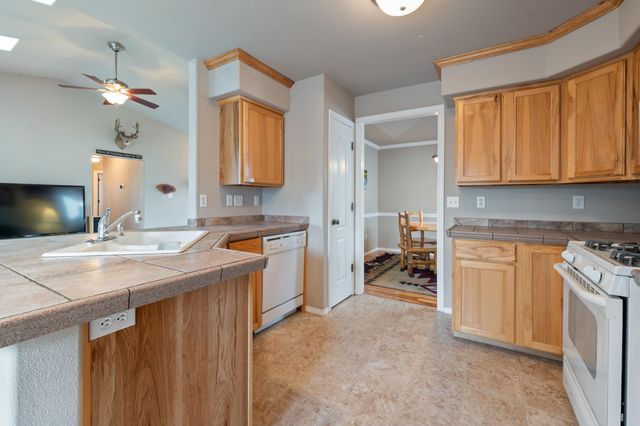 2560 NE 5th Street, Redmond, OR 97756