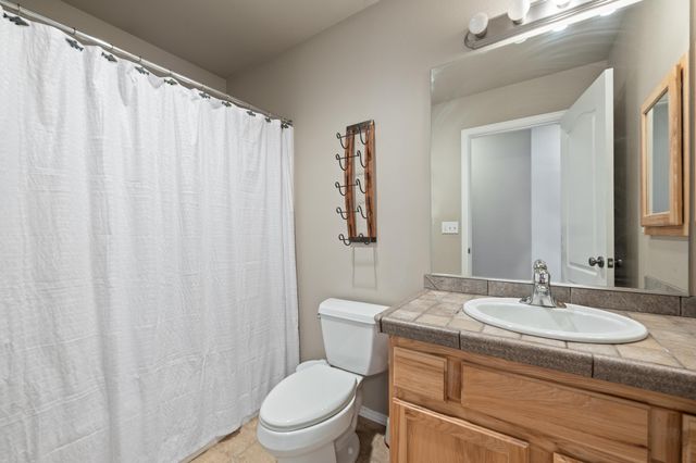 2560 NE 5th Street, Redmond, OR 97756
