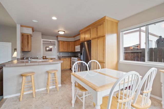 2560 NE 5th Street, Redmond, OR 97756