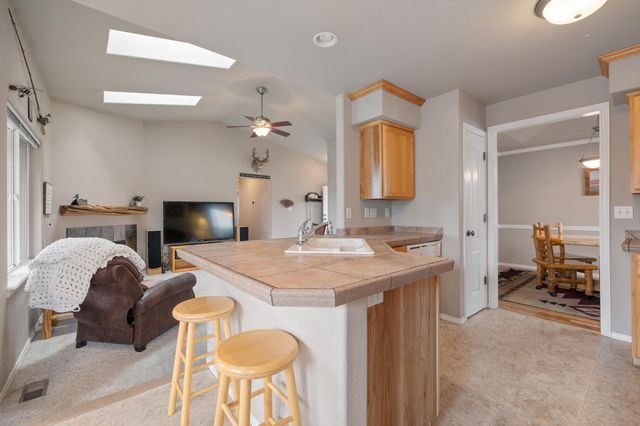 2560 NE 5th Street, Redmond, OR 97756