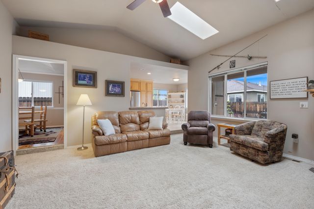 2560 NE 5th Street, Redmond, OR 97756