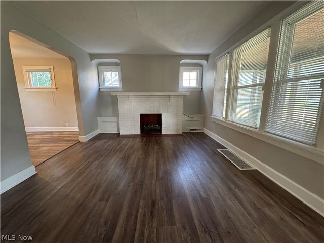 12116 Longmead Avenue, Cleveland, OH 44135