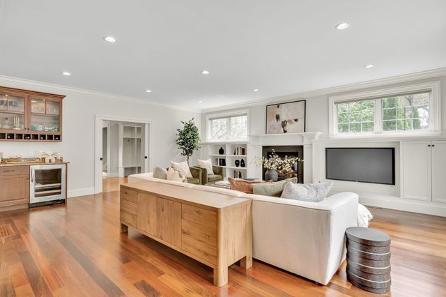 88 Woodbine Circle, Needham, MA 02494