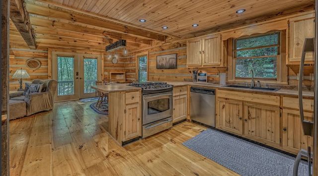 30 Stanley Creek, Blue Ridge, GA 30513
