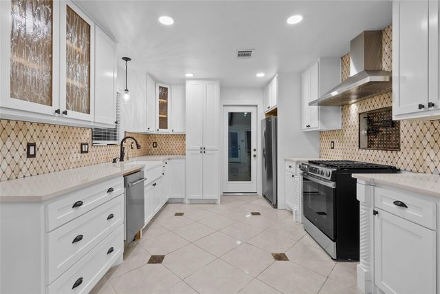 9814 Sageroyal Lane, Houston, TX 77089