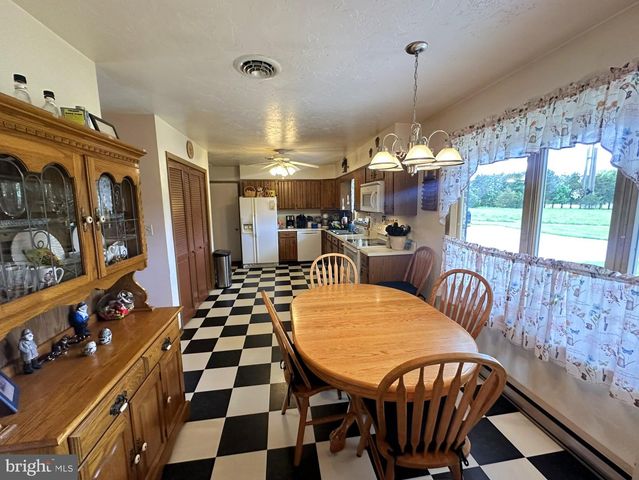 447 HUNTERSTOWN HAMPTON RD, Gettysburg, PA 17325