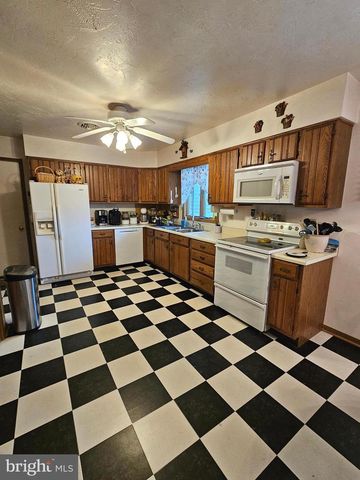 447 HUNTERSTOWN HAMPTON RD, Gettysburg, PA 17325