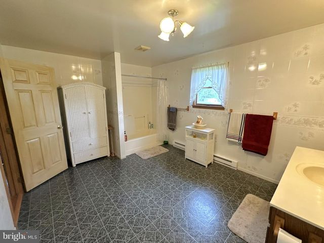 447 HUNTERSTOWN HAMPTON RD, Gettysburg, PA 17325