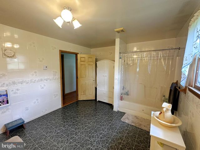 447 HUNTERSTOWN HAMPTON RD, Gettysburg, PA 17325