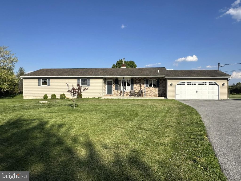 447 HUNTERSTOWN HAMPTON RD, Gettysburg, PA 17325