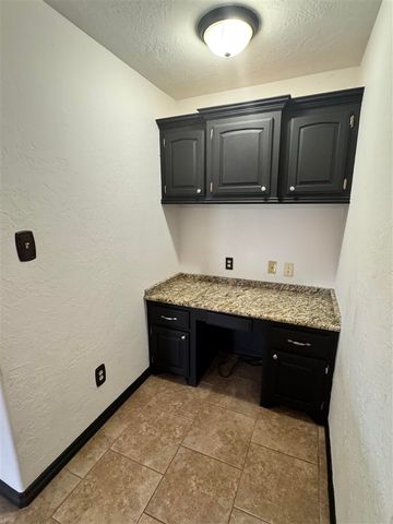 1804 SW Driftwood Dr, Lawton, OK 73505