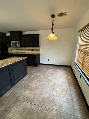 1804 SW Driftwood Dr, Lawton, OK 73505