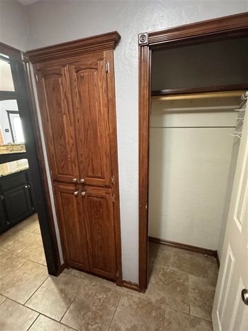 1804 SW Driftwood Dr, Lawton, OK 73505