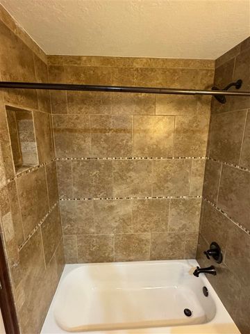 1804 SW Driftwood Dr, Lawton, OK 73505