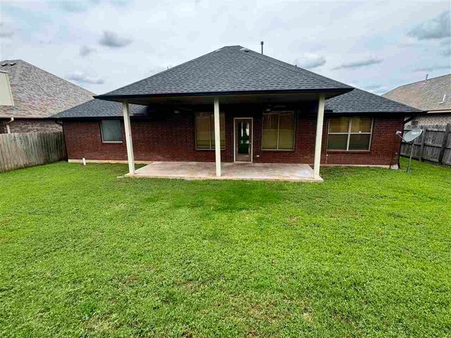 1804 SW Driftwood Dr, Lawton, OK 73505