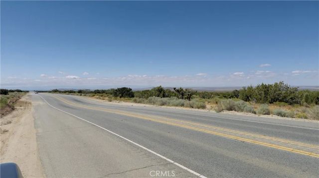 31 Hwy 138, Llano, CA 93544