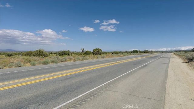 31 Hwy 138, Llano, CA 93544