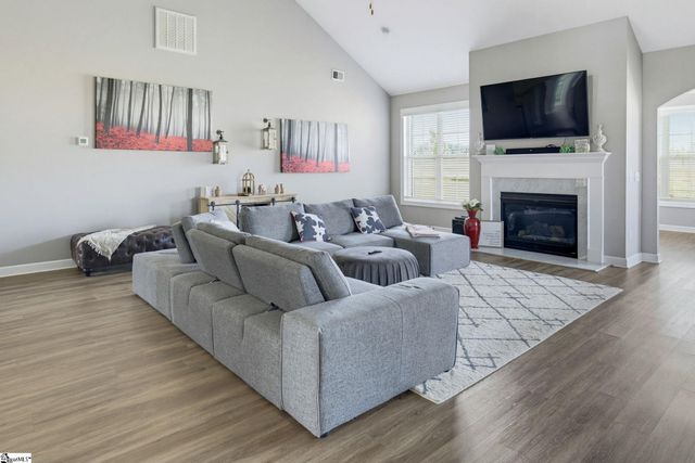 609 Crossmont Way, Simpsonville, SC 29681