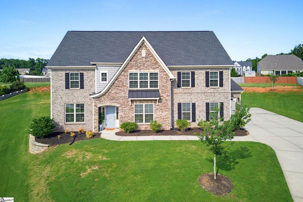609 Crossmont Way, Simpsonville, SC 29681
