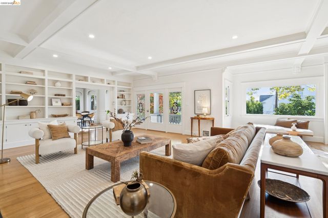 67 Lincoln Ave, Piedmont, CA 94611