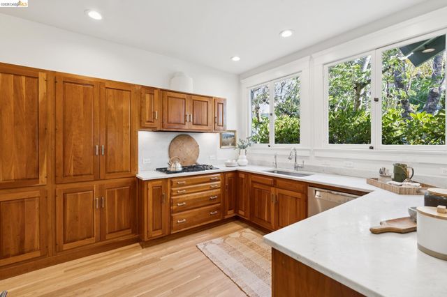67 Lincoln Ave, Piedmont, CA 94611