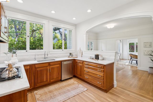 67 Lincoln Ave, Piedmont, CA 94611
