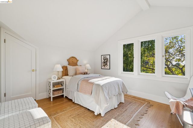 67 Lincoln Ave, Piedmont, CA 94611