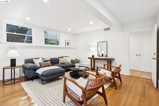 67 Lincoln Ave, Piedmont, CA 94611