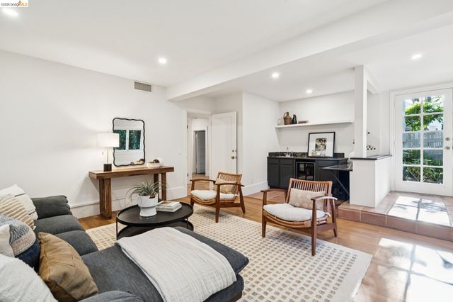 67 Lincoln Ave, Piedmont, CA 94611
