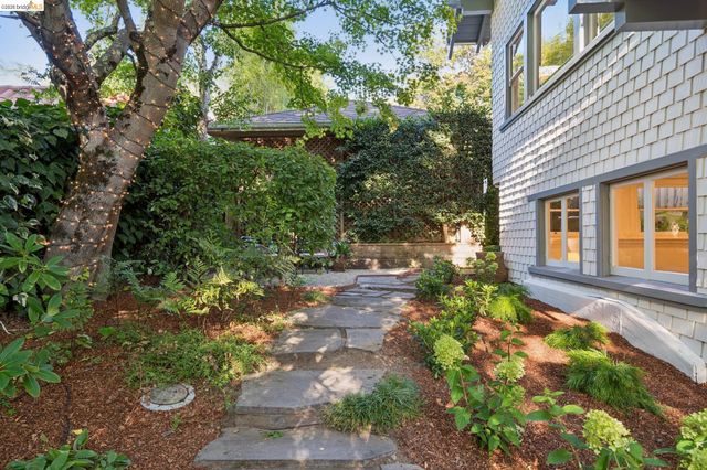 67 Lincoln Ave, Piedmont, CA 94611