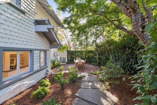 67 Lincoln Ave, Piedmont, CA 94611