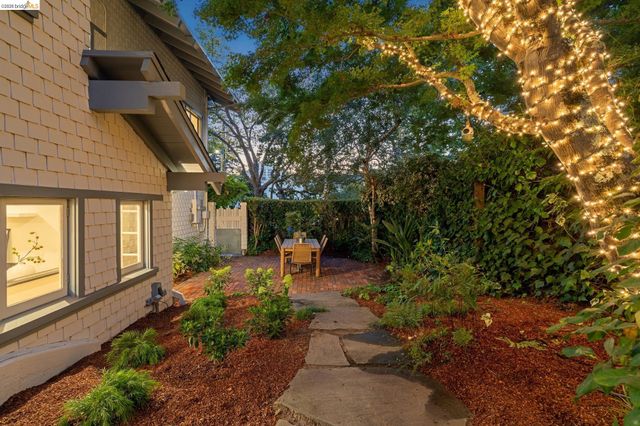 67 Lincoln Ave, Piedmont, CA 94611