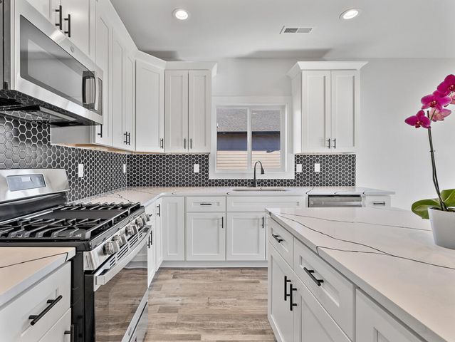 1168 West Ridge Drive, Klamath Falls, OR 97601