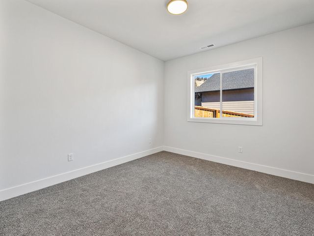 1168 West Ridge Drive, Klamath Falls, OR 97601