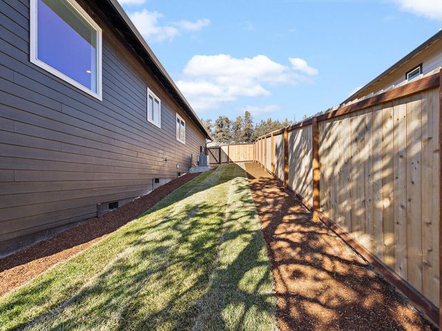 1168 West Ridge Drive, Klamath Falls, OR 97601