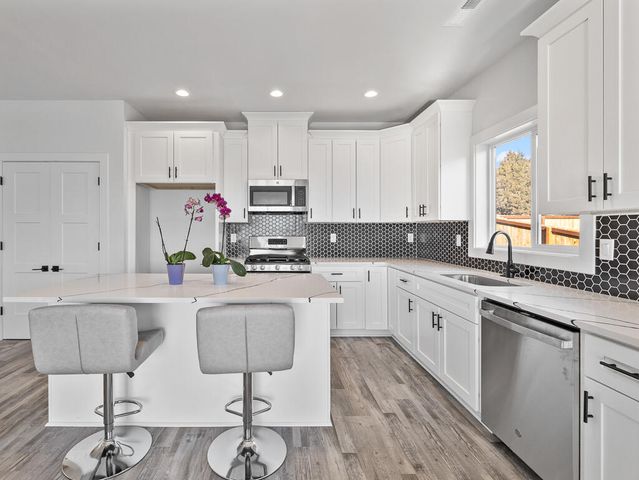 1168 West Ridge Drive, Klamath Falls, OR 97601