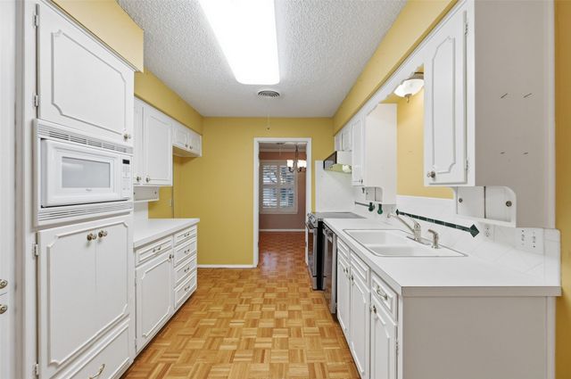 1702 Marshalldale Drive, Arlington, TX 76013